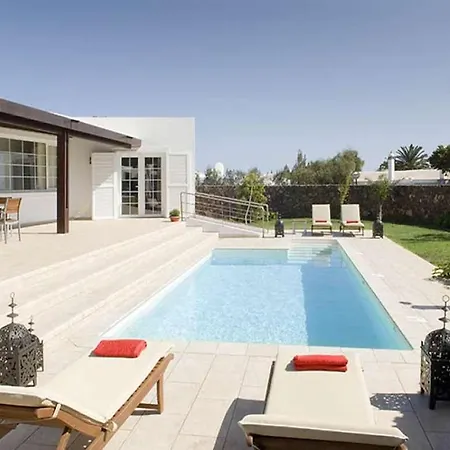 Puerto Del Carmen Sleeps 6 Pool Wifi T691337 Vila Puerto del Carmen (Lanzarote)