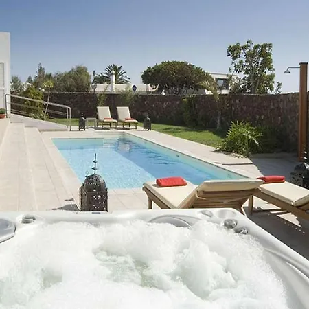 Puerto Del Carmen Sleeps 6 Pool Wifi T691337 Puerto del Carmen (Lanzarote)